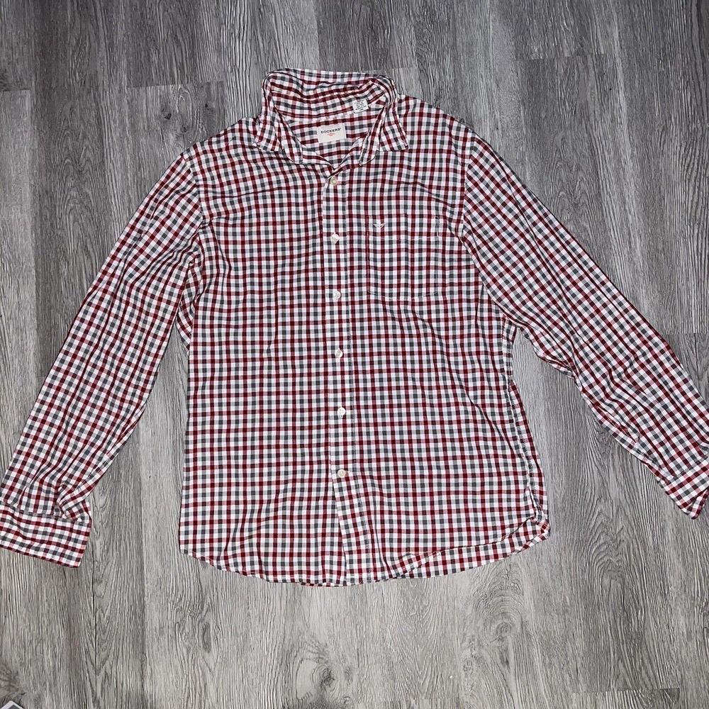 Dockers Shirt Mens M Medium Button-Down Red Plaid Soft No Wrinkle Long Sleeve